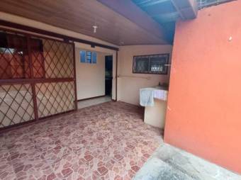 Se vende espaciosa casa junto con apartamento en Hatillo de San José 24-992