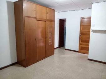 Se vende espaciosa casa junto con apartamento en Hatillo de San José 24-992