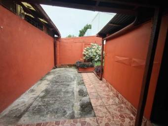 Se vende espaciosa casa junto con apartamento en Hatillo de San José 24-992