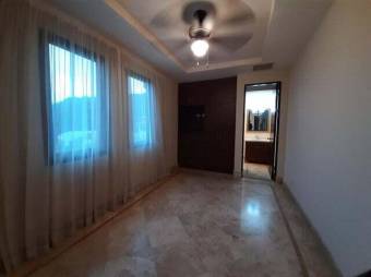 Se vende lujosa mansión en exclusivo condominio Villa Real Santa Ana 23-3367