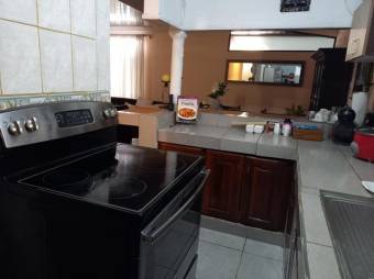 Se vende espaciosa casa con patio en zona privilegiada de Moravia, San José 23-1294