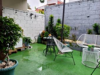 Se vende espaciosa casa con patio en zona privilegiada de Moravia, San José 23-1294