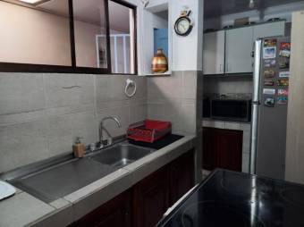 Se vende espaciosa casa con patio en zona privilegiada de Moravia, San José 23-1294