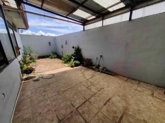 Se vende espaciosa casa con patio y terraza en San Vicente de Moravia 23-3547