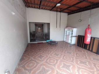 Se vende casa con uso de suelo mixto, patio y terraza en condominio de Uruca de Alajuela 23-1424