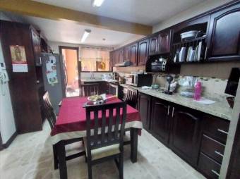 Se vende casa con uso de sueño mixto, patio y terraza en condominio de Uruca de Alajuela 23-1424