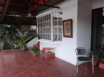 Se vende espaciosa casa con 2 terrazas en zona de Rohrmoser 24-969