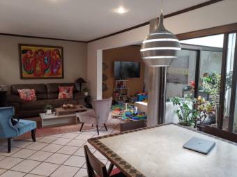 Se vende espacioso apartamento en excelente ubicación de Granadilla de Curridabat 23-1358