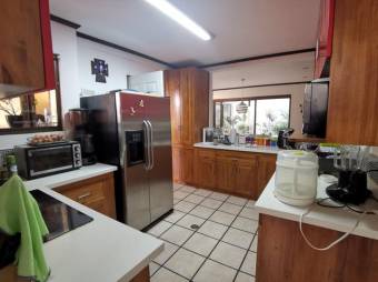 Se vende espacioso apartamento en excelente ubicación de Granadilla de Curridabat 23-1358