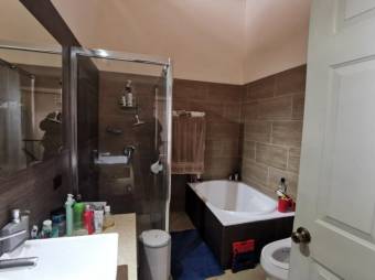 Se vende espacioso apartamento en excelente ubicación de Granadilla de Curridabat 23-1358