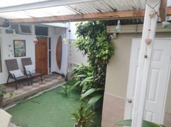 Se vende amplia casa con terraza en San José Centro 23-1548