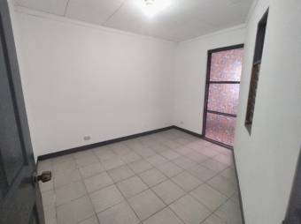 Se vende espaciosa casa con patio ubicada en Zapote de San José 24-1102