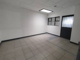 Se vende espaciosa casa con patio ubicada en Zapote de San José 24-1102