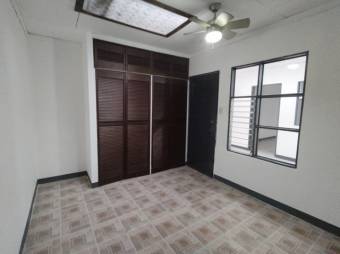 Se vende espaciosa casa con patio ubicada en Zapote de San José 24-1102