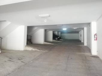 Se vende espacioso apartamento con terraza en condominio de Mata Redonda 23-2300