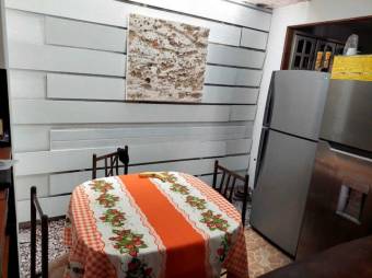 Se vende propiedad con 3 apartamentos en Pozos de Santa Ana 24-306