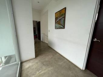 Se vende espaciosa casa con  patio y terraza en residencial de Brasil de Santa Ana 23-3231