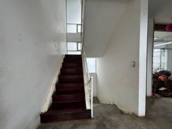 Se vende espaciosa casa con  patio y terraza en residencial de Brasil de Santa Ana 23-3231