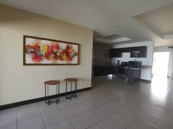 Se vende espaciosa casa con patio  y terraza en condominio de San Rafael de Escazú 23-2798  