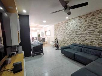 Se vende moderna y espaciosa casa en condominio de Brasil de Santa Ana 23-2910