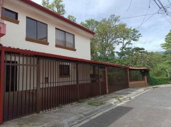 Se vende espaciosa casa con patio en San Sebastián de San José 24-294