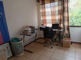 Se vende espaciosa casa con patio en San Sebastián de San José 24-294