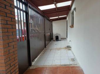 Se vende espaciosa casa con patio en San Sebastián de San José 24-294