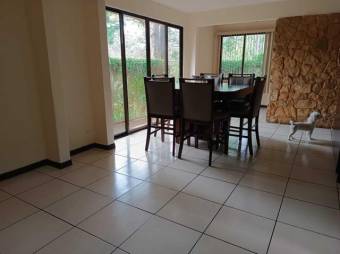 Se vende espaciosa casa con patio en San Sebastián de San José 24-294