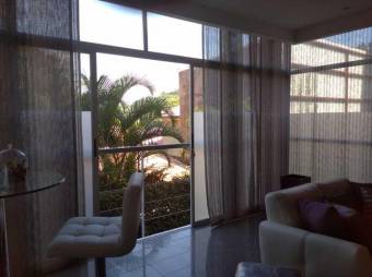 Se vende espacioso apartamento en exclusivo condominio de piedades de Santa Ana 24-832