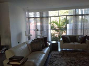 Se vende espacioso apartamento en exclusivo condominio de piedades de Santa Ana 24-832