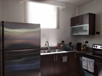 Se vende espacioso apartamento en exclusivo condominio de piedades de Santa Ana 24-832