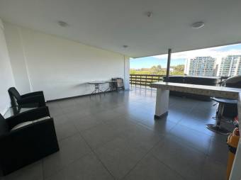 Se vende espacioso apartamento en condominio de Uruca de San José 24-1130 