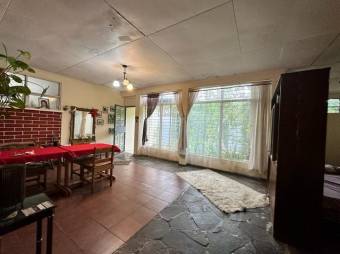 Se vende casa para inversión con patio en Catedral de San José 24-280