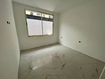 Se vende moderna casa con patio y terraza en condominio de Guachipelín de Escazú 24-1199