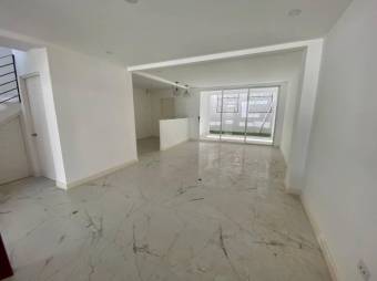 Se vende moderna casa con patio y terraza en condominio de Guachipelín de Escazú 24-1199