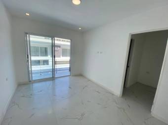 Se vende moderna casa con con patio y terraza en condominio de Guachipelín de Escazú 24-1199