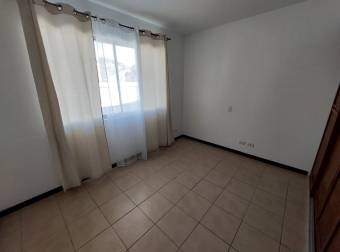 Se alquila espacioso apartamento frente a Hospital metropolitano en Pozos de Santa Ana 24-1126