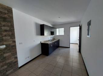 Se alquila espacioso apartamento frente a Hospital metropolitano en Pozos de Santa Ana 24-1126