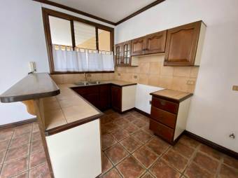 Se vende espaciosa casa de 2 plantas en condominio de Guachipelín de Escazú 23-1764 