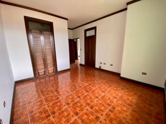 Se vende espaciosa casa de 2 plantas en condominio de Guachipelín de Escazú 23-1764 