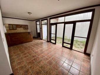 Se vende espaciosa casa de 2 plantas en condominio de Guachipelín de Escazú 23-1764 