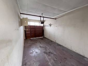 Se vende espaciosa casa con uso de suelo mixto en Carmen de San José 24-465