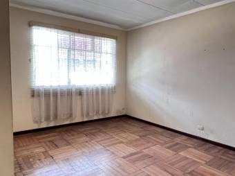 Se vende espaciosa casa con uso de suelo mixto en Carmen de San José 24-465