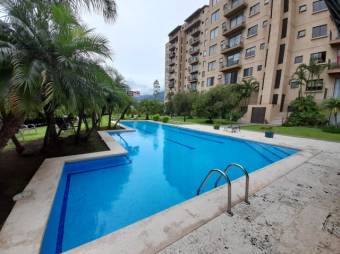 Se vende espacioso apartamento en lindo condominio de Mata Redonda 23-1442