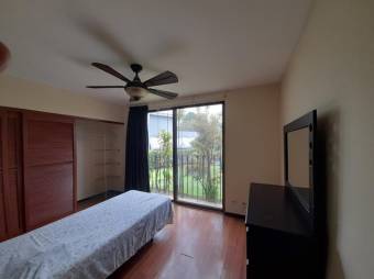 Se vende espacioso apartamento en lindo condominio de Mata Redonda 23-1442