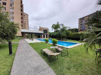 Se vende espacioso apartamento en lindo condominio de Mata Redonda 23-1442