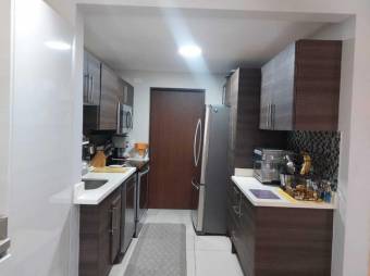 Se vende moderna y espaciosa casa en exclusivo condominio de Brasil en Santa ana 23-2129