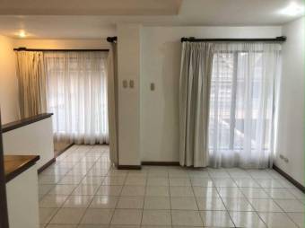 Se vende moderna casa con patio y terraza en condominio de San Rafael en Escazú 24-977