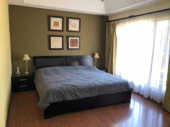 Se vende moderna casa con patio y terraza en condominio de San Rafael en Escazú 24-977