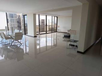 Se vende espacioso apartamento en condominio de Bello Horizonte en Escazú 23-2621 